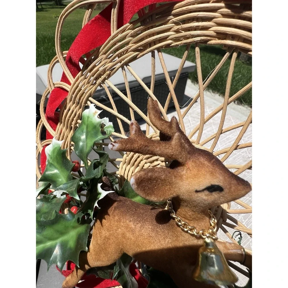 Vtg Christmas Decor Handmade Wood Wooden Wreath Flocked Reindeer Holly Ribbon‎